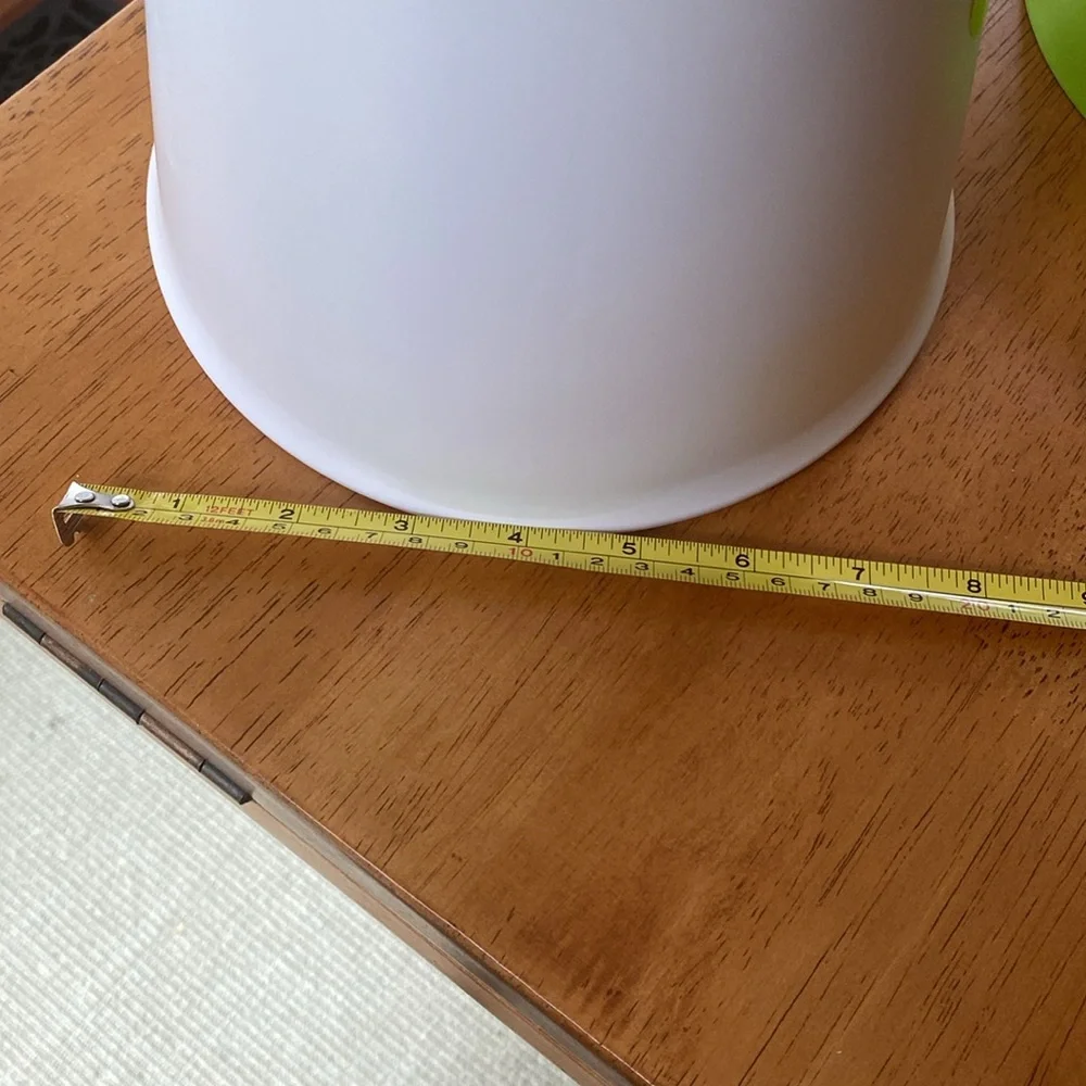 Qualy Design White Cat Food Bowl with cover